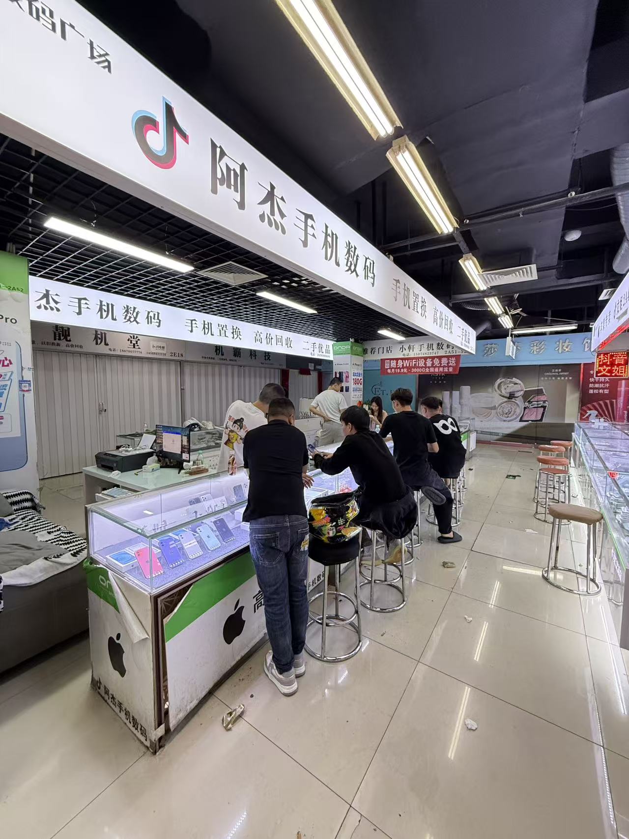 2026长沙芙蓉五一大道旧手机黄金二奢茅台老酒名表回收去哪？赛格数码广场阿杰手机数码全品类估价当面结保管寄存分期租机