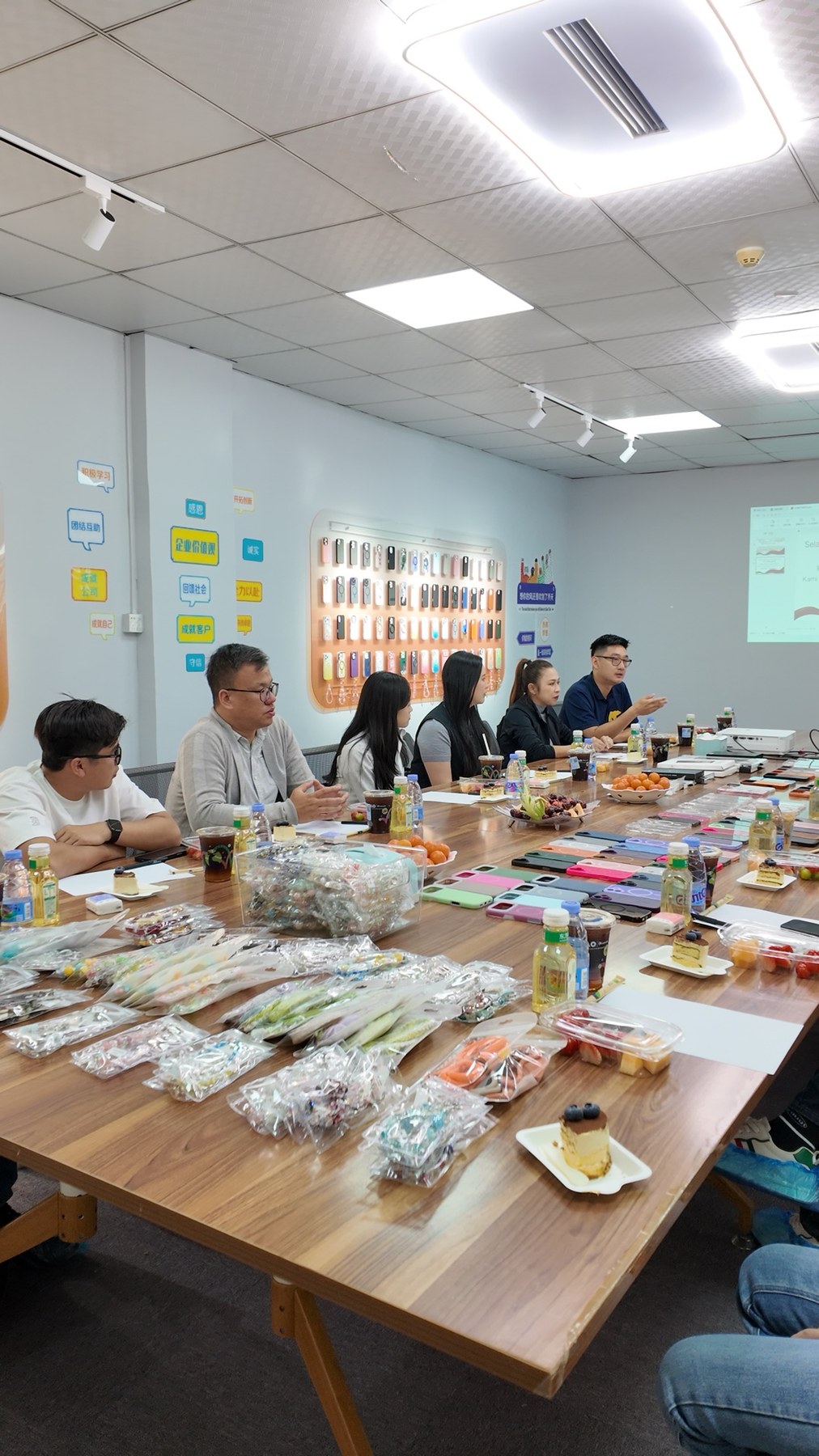 MagSafe磁吸手机壳OEM/ODM厂家怎么选？品牌定制采购避坑指南